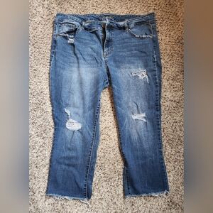 Women’s Distressed Capris